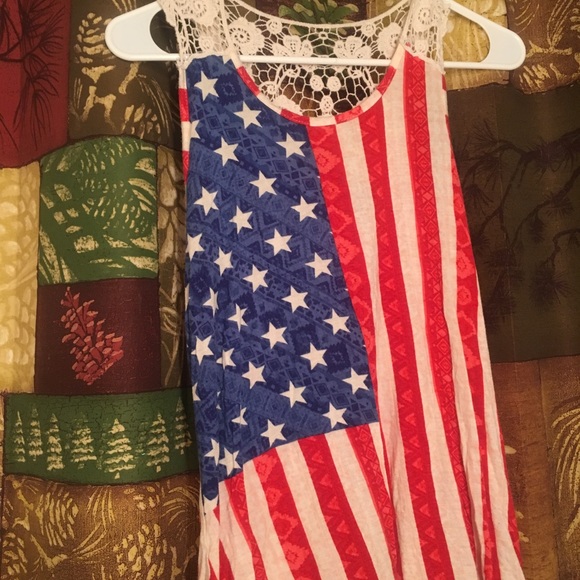 Adorable American flag tank top with lace back - Picture 1 of 4
